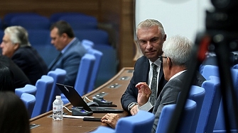 Ти с господин Доган ли си или си с мен