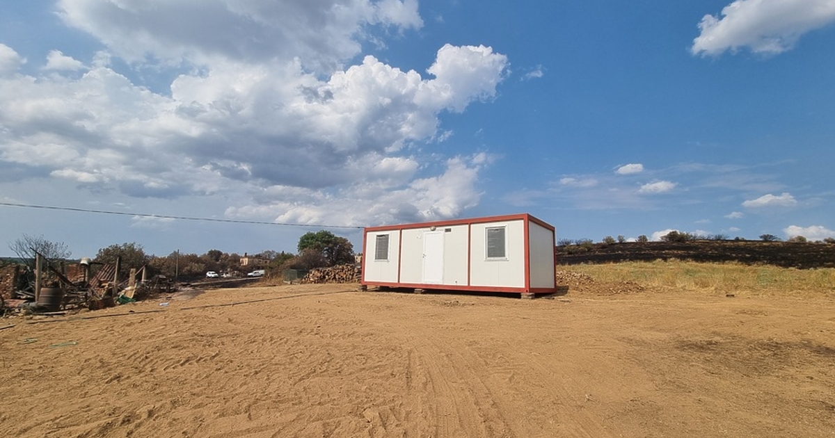 Седем фургона от доставените (които трябва да са общо 15)