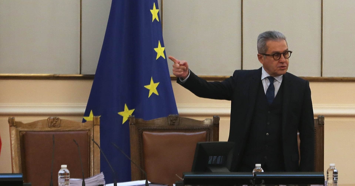 Те! Те!Почти с вик Йордан Цонев от кръга Пеевски посочи