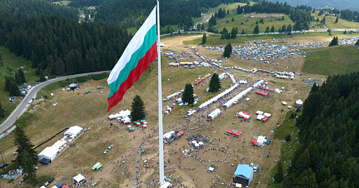 Плочите от постамента на пилона Рожен“, който беше открит на