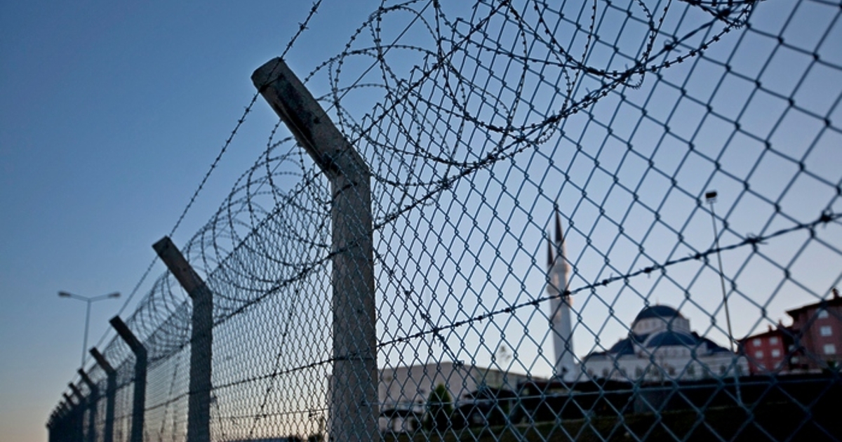 Кюрдски лидер и турски писател, изтърпяващи ефективни присъди, си разменяли писма