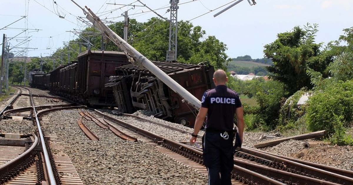 Движението на влаковете от Подбалканската линия в участъка Мирково -