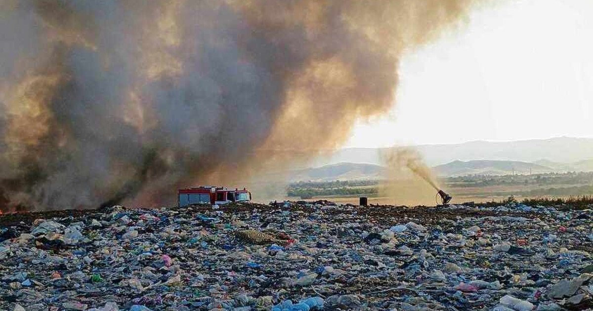 Въздухът е чист, падат мерките заради пожара в депото край