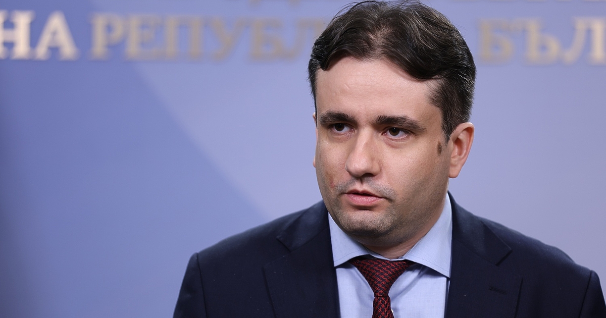 Калин Стоянов продължава да затъва в интриги.Това пише в своя