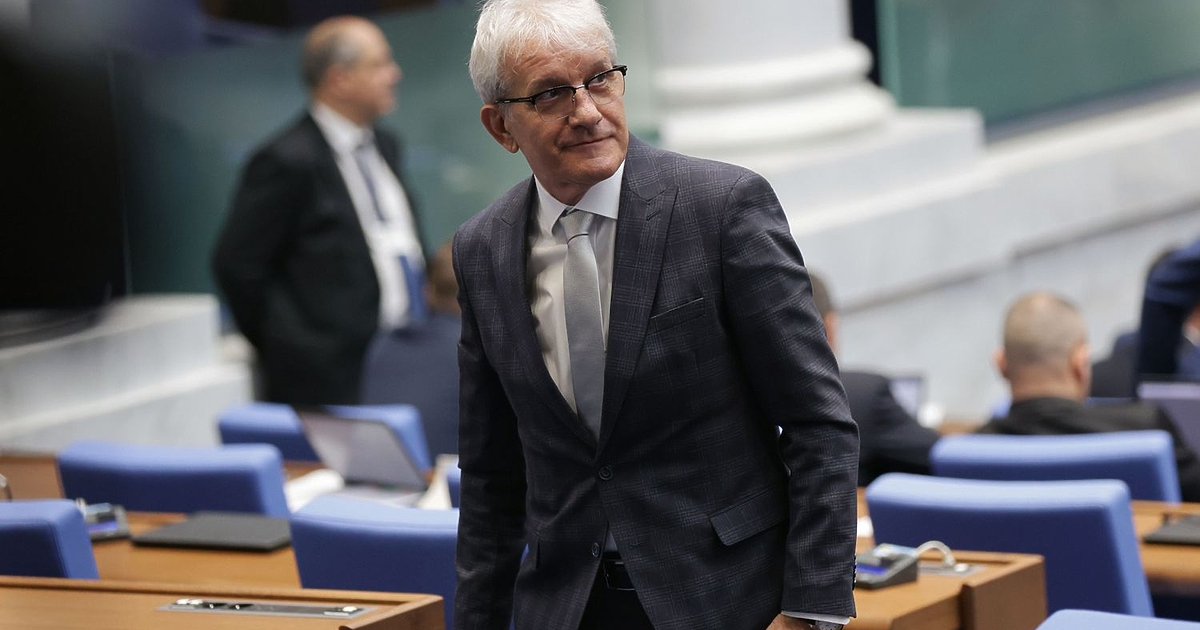 Петър Чобанов може да устои на натиска на Делян Пеевски.