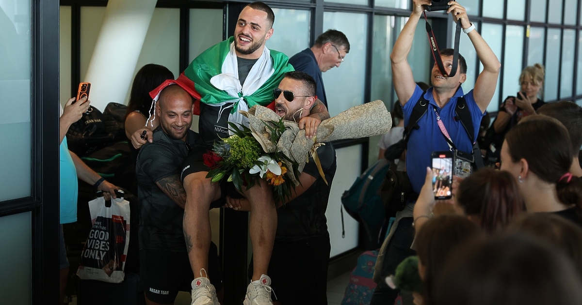 Олимпийският ни шампион Карлос Насар се прибра в България с полет от