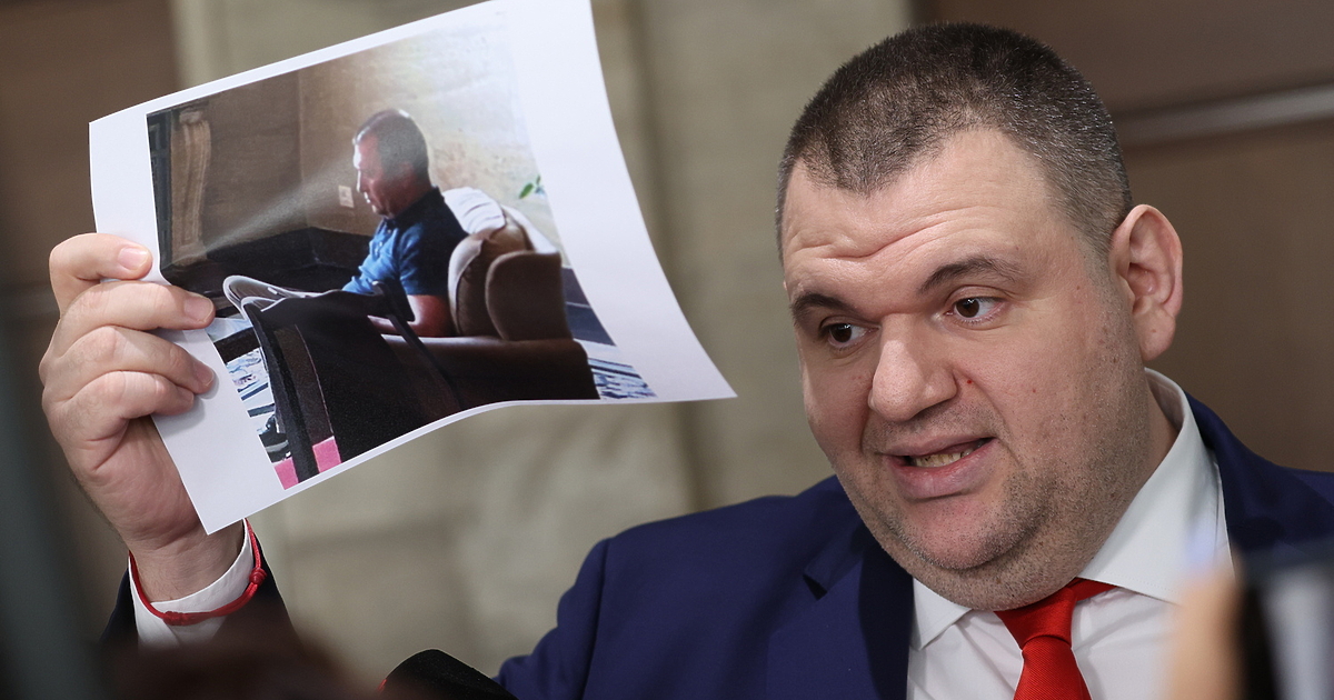 Делян Пеевски отказва да отговаря на въпроси около банката за