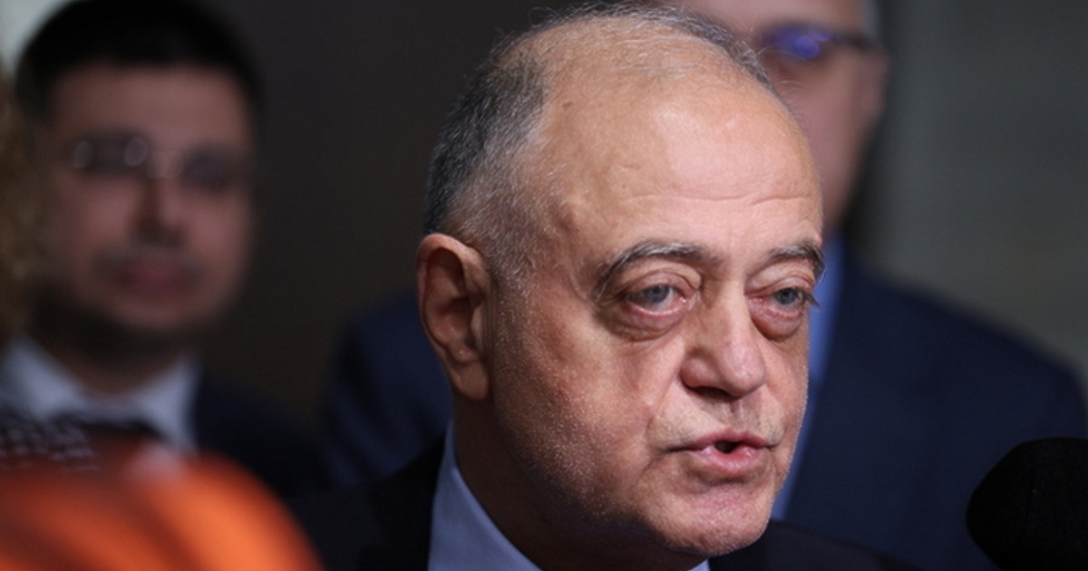 Депутати от БСП, начело с Георги Свиленски и Борислав Гуцанов,