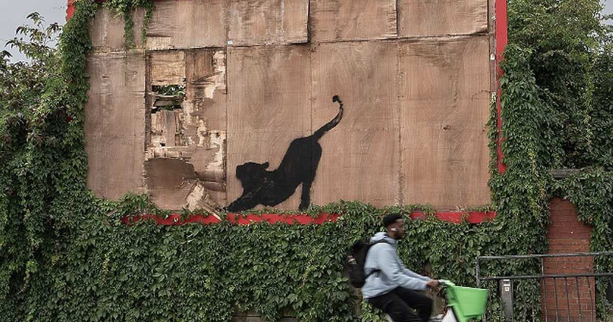 Поредното произведение на известния британски уличен художник Банкси, представляващо протягаща