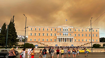 25 метрови пламъци горящи къщи горски пожари са избухнали в няколко