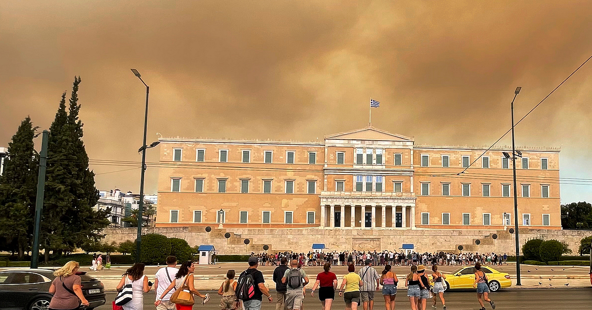 25-метрови пламъци, горящи къщи: горски пожари са избухнали в няколко