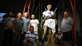 Изправена е статуята намерена при разкопките в античния град Хераклея