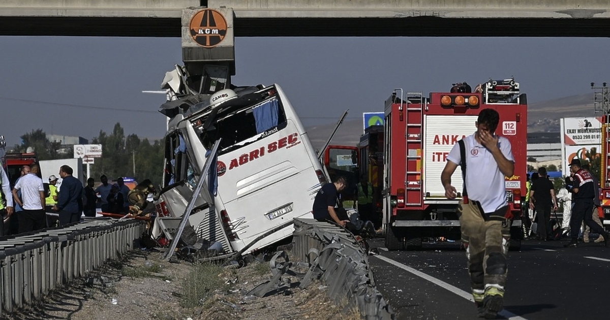 11 души загинаха, а 24 са ранени при катастрофа на