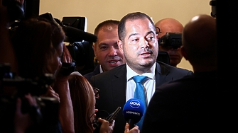 Спорният служебен министър на вътрешните работи Калин Стоянов все така