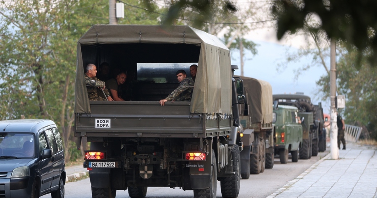 Сложна остава ситуацията и при двата пожара в Малешевска планина