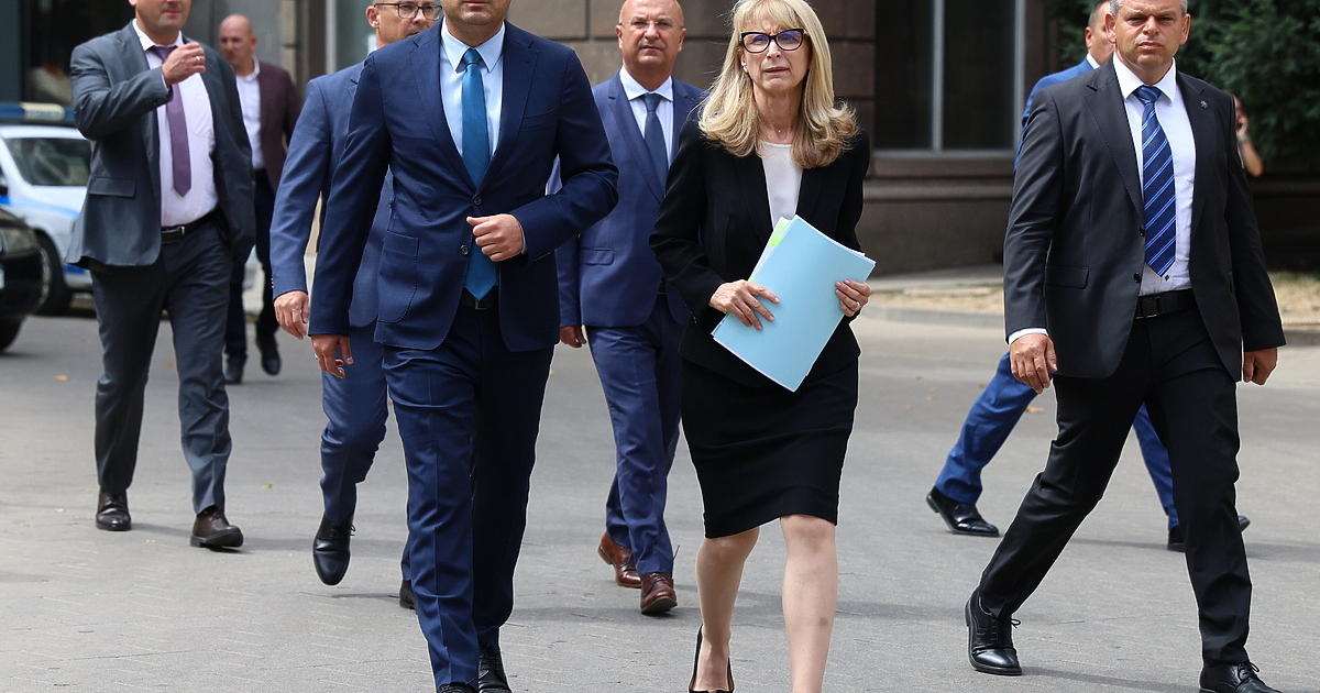 Предсрочните избори се отлагат. Това обясни днес президентът Румен Радев,