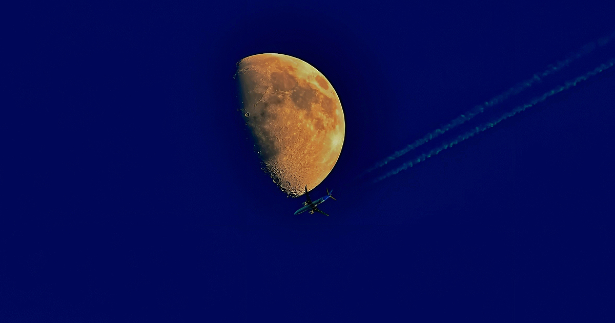 Удари на метеорити са причината за разредената атмосфера на Луната,