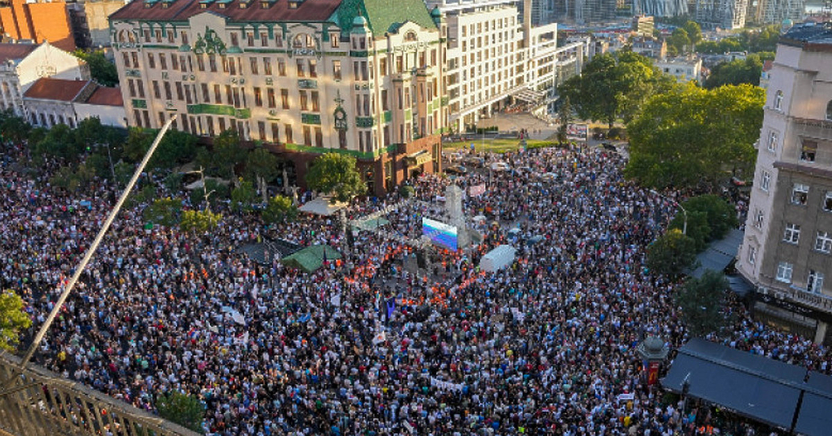 Сръбската полиция разпръсна граждани, които окупираха снощи две жп гари