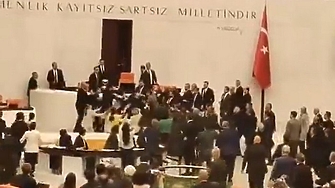 Турски депутати се сбиха в пленарната зала предаде НОВА Това стана