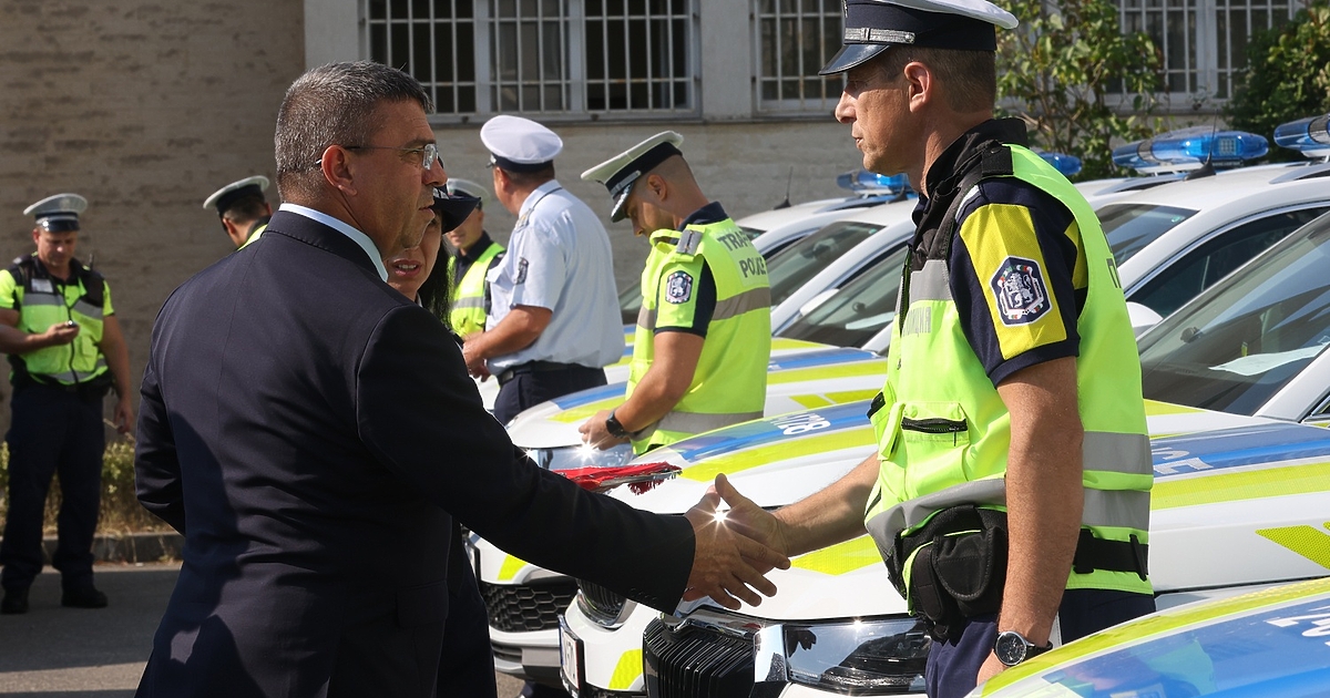 Служебният премиер Димитър Главчев не издържа теста човек на Пеевски