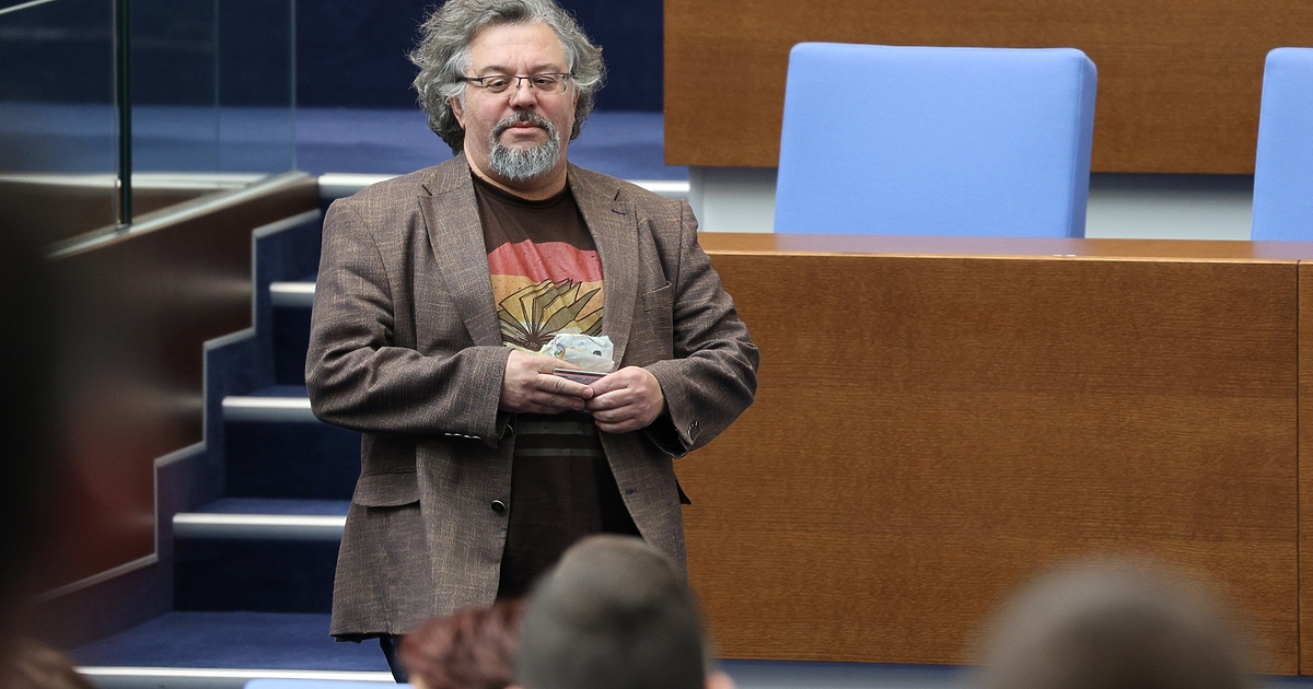 Жанет 45 оттегля всичките си шест предложения за участие в