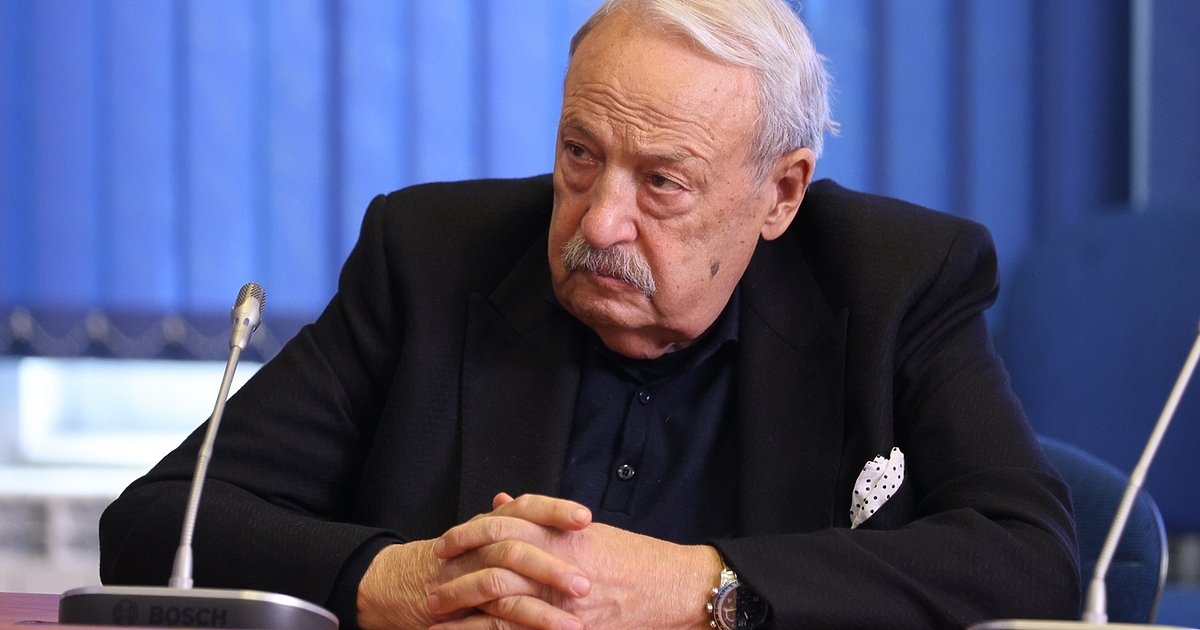 На 81 години почина Иван Гарелов. Това съобщиха от болница Пирогов, където