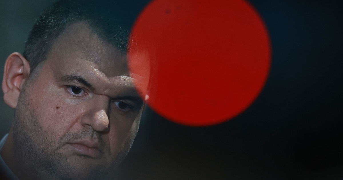 Делян Пеевски спечели първи рунд срещу баща си Ахмед Доган: