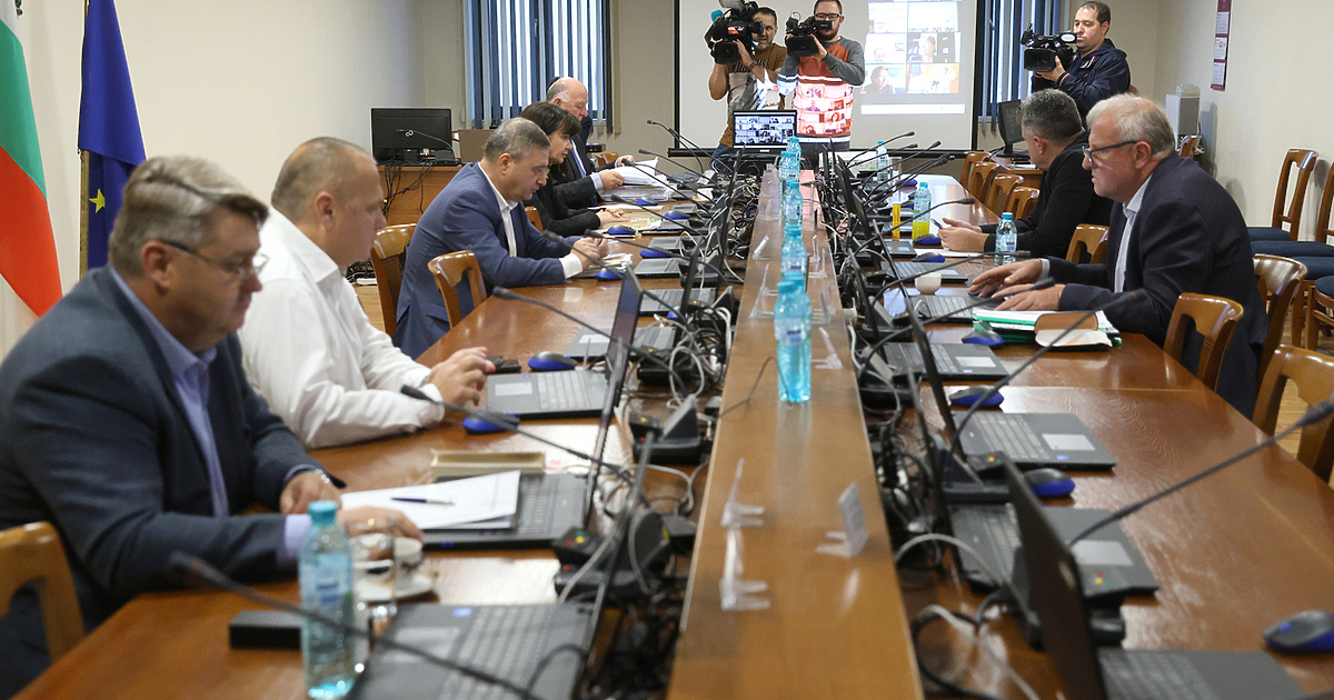 Ритмично и смазано, здравите сили във Висшия съдебен съвет стартираха днес