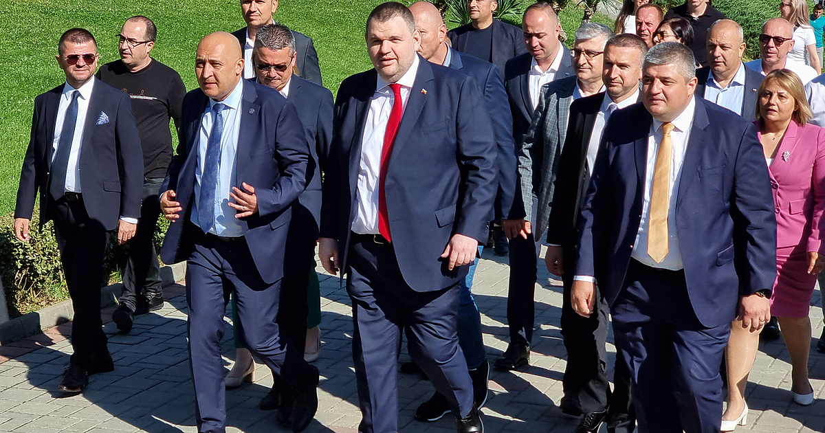 Жалби до дупка.Така може да се обобщят действията на (съ)председателя