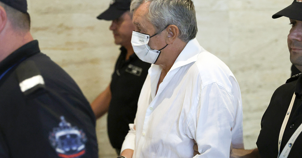 На фона на войната между Ахмед Доган и Делян Пеевски,