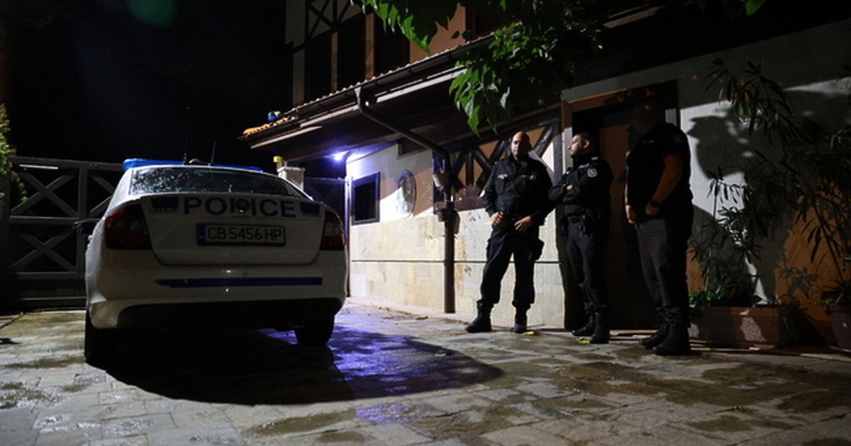 Часове наред активисти на ДПС останаха пред сараите в Бояна