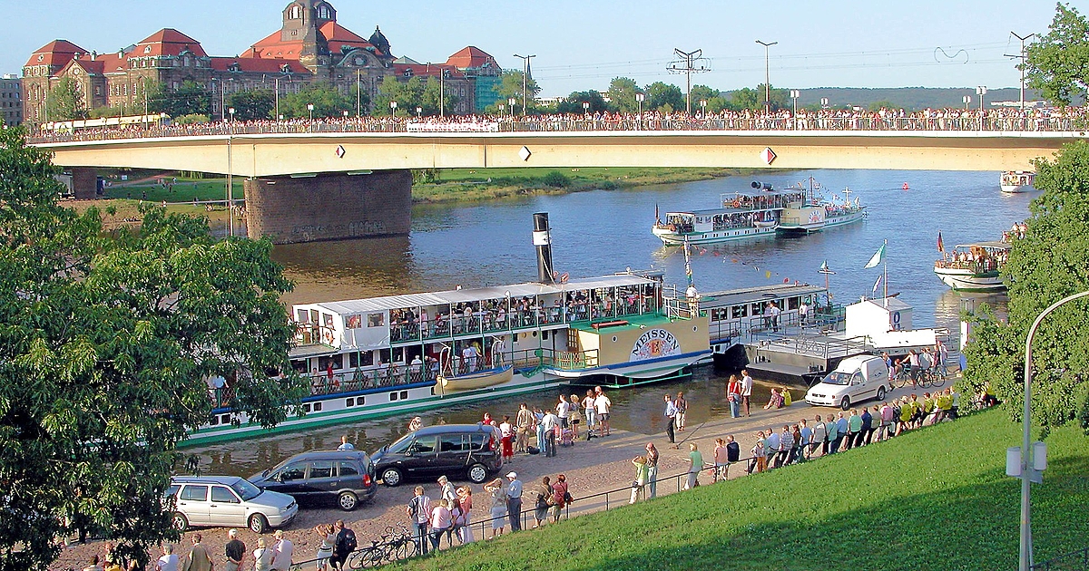 Тази нощ в Дрезден се срути част от един от