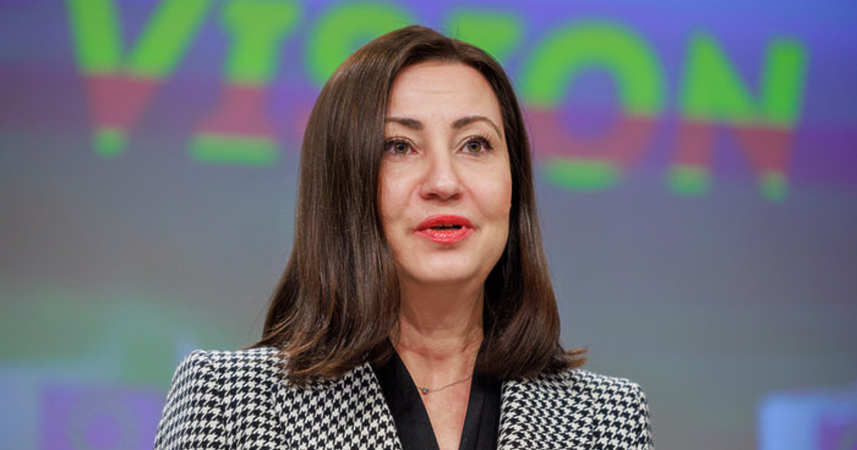 Очаквано, сегашната ни еврокомисарка Илиана Иванова се връща в европейската