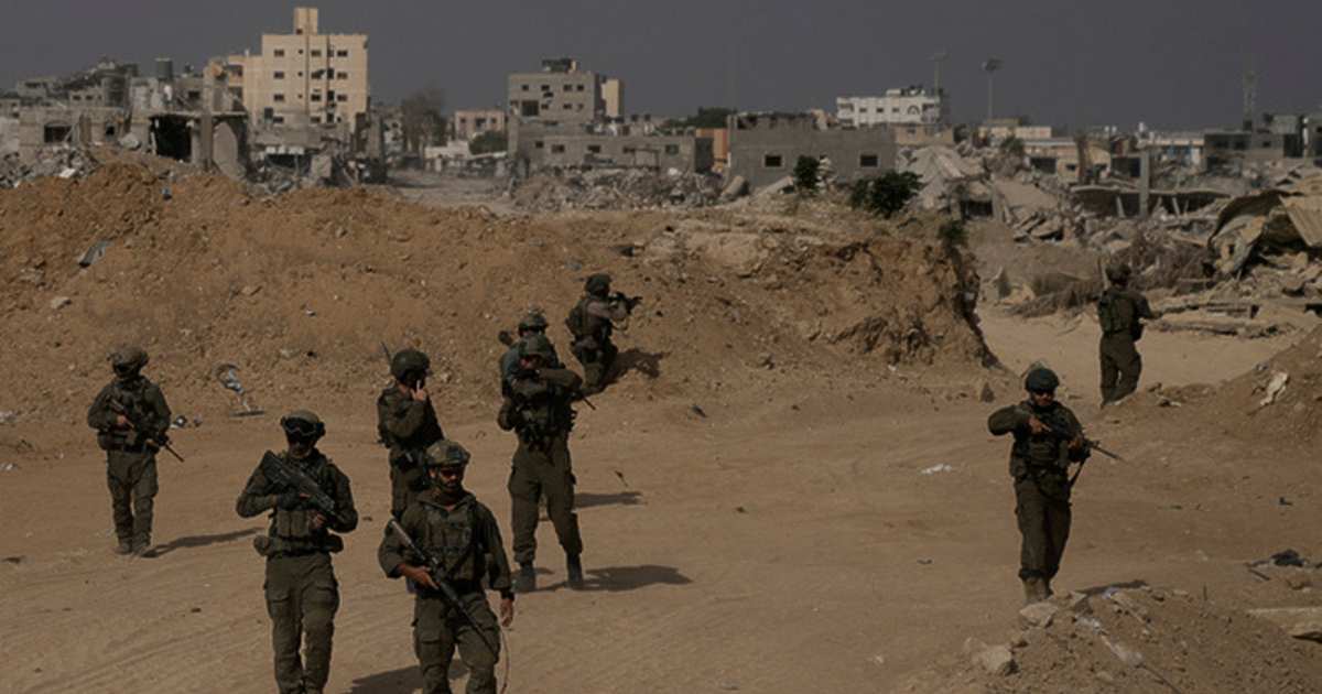 Израел е нанесъл удари в централната и южната част на