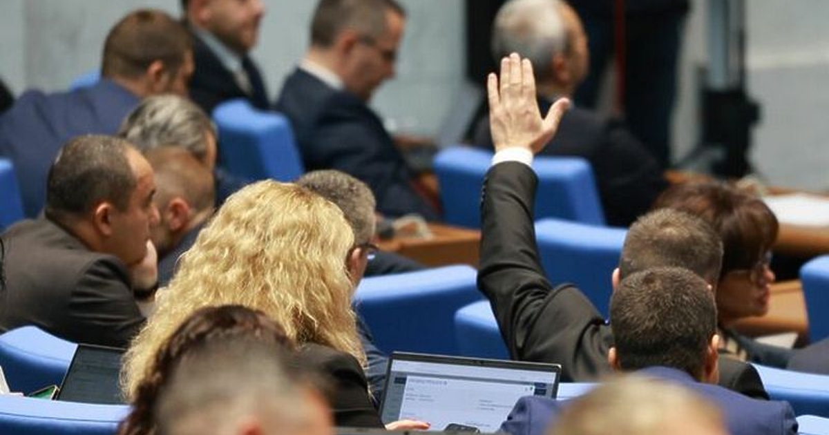 Вторият служебен кабинет на Димитър Главчев се закле пред парламента.Това