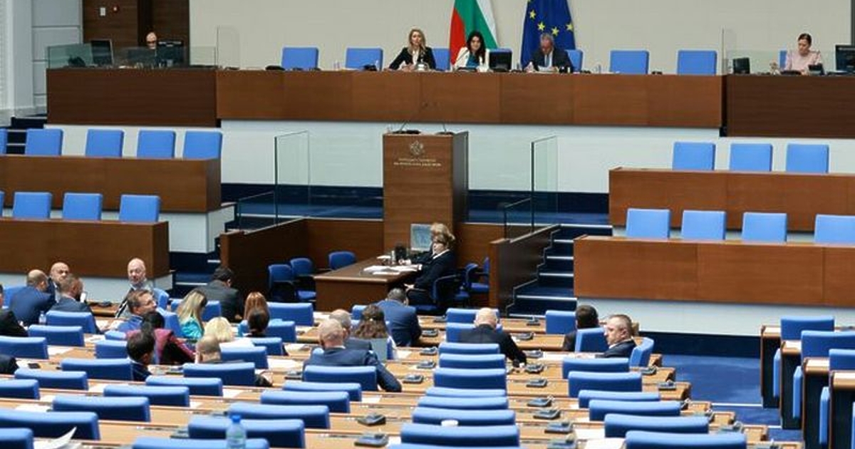 Поради липса на кворум в залата след три проверки, днешното