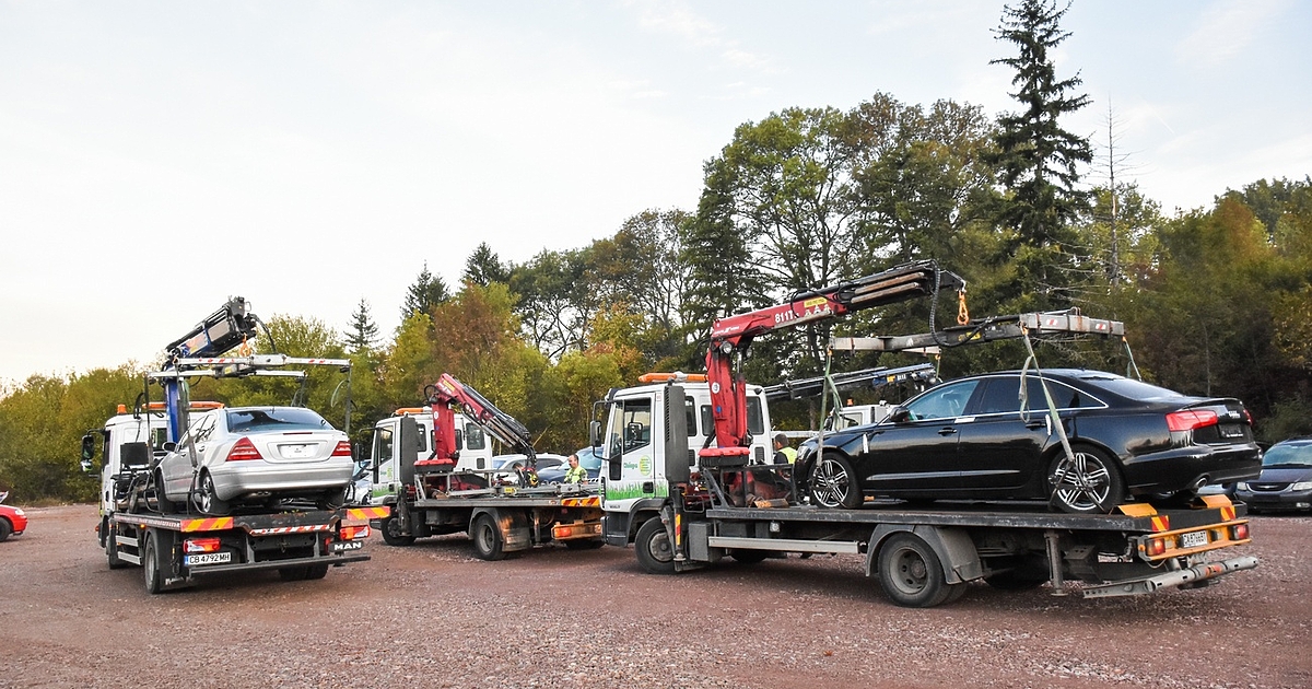 От 2 октомври СДВР започна извозването на паркираните около районните