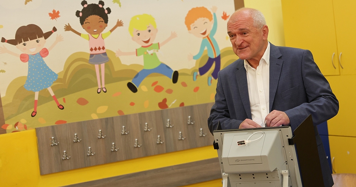 След като първоначално обяви, че не му е работа да