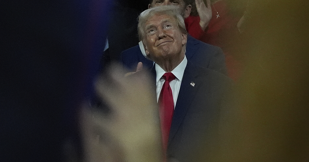 Доналд Тръмп е провел до седем частни телефонни разговора с