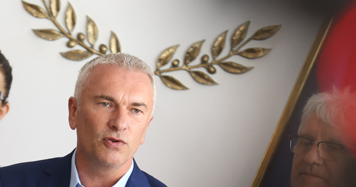 Минути преди да изтече крайният 24-часов срок за задържането на