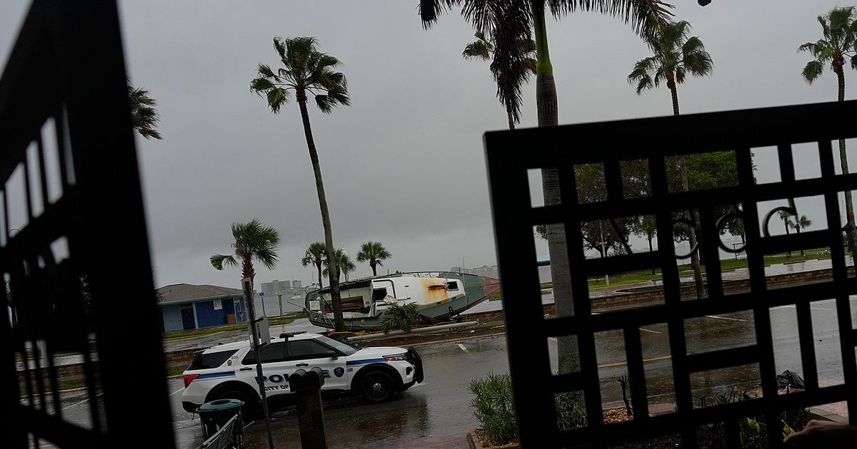 Ураганът Милтън удари Флорида. След като попадна на сушата, силата