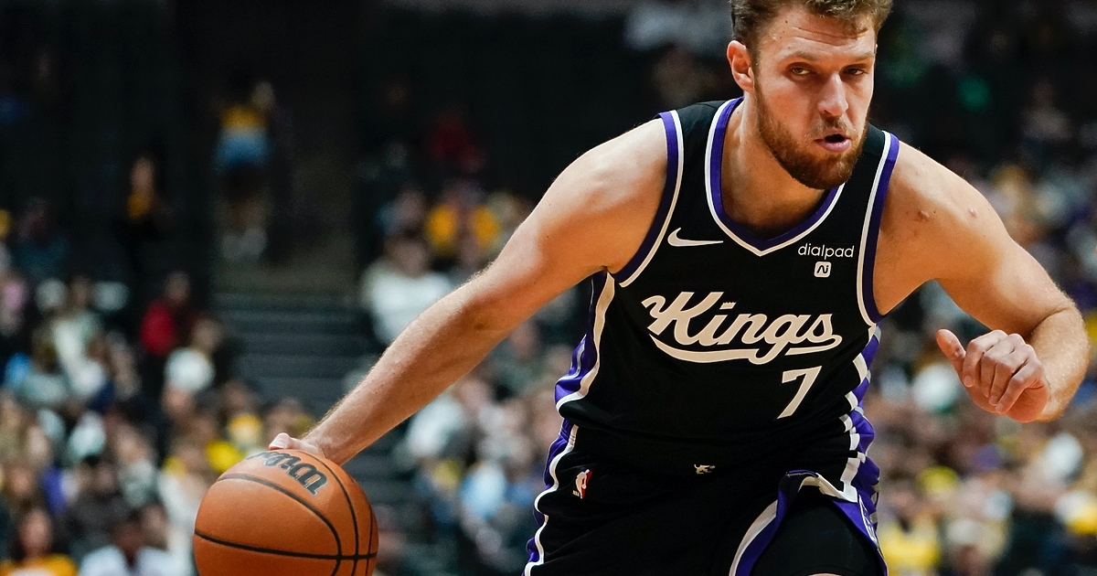 Най-добрият български баскетболист Александър Везенков реши това лято да се