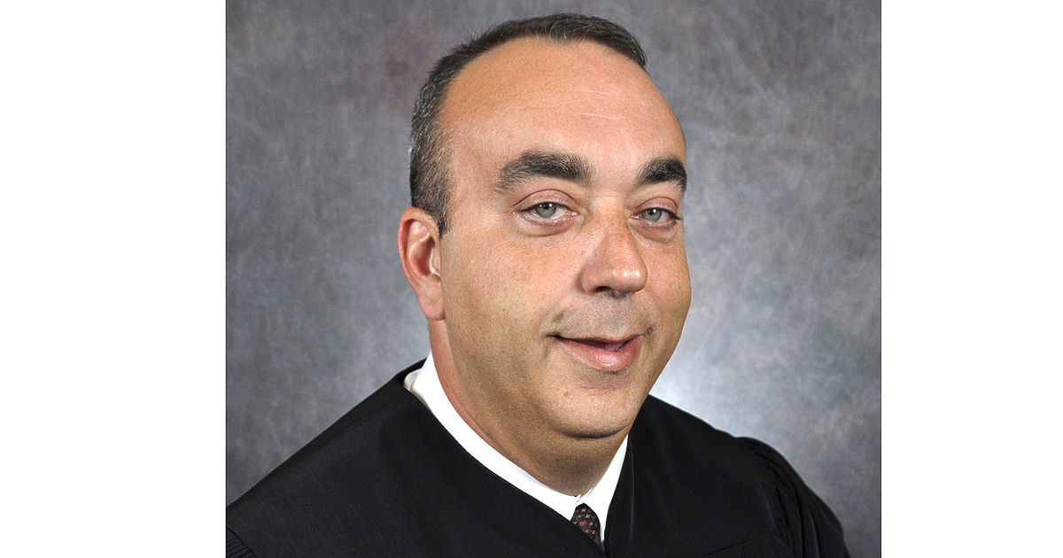 Шериф от щата Кентъки е арестуван вчера по обвинения, че