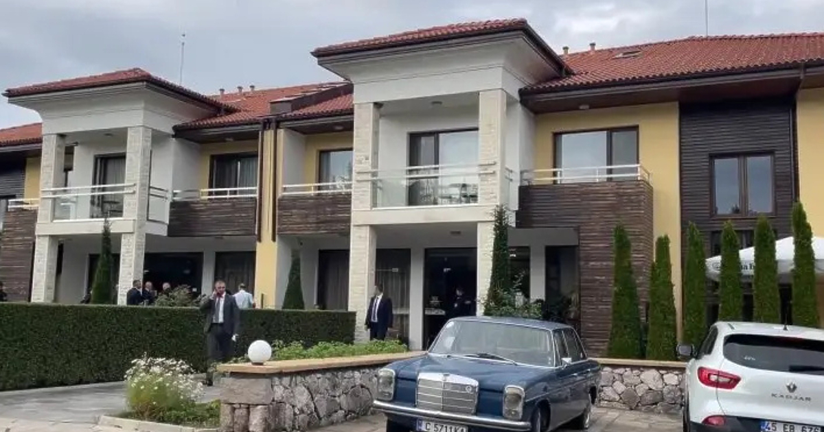 Ден след поредното бетониране на поста на шефа им Антон