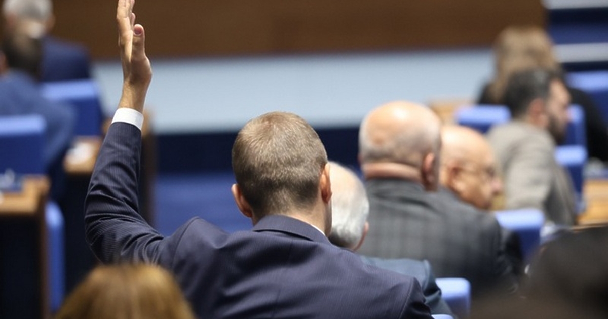 Единодушно със 178 гласа за и без дебат депутатите приеха декларация