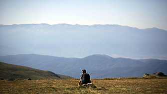 Атмосферното налягане е малко по ниско от средното за месеца и