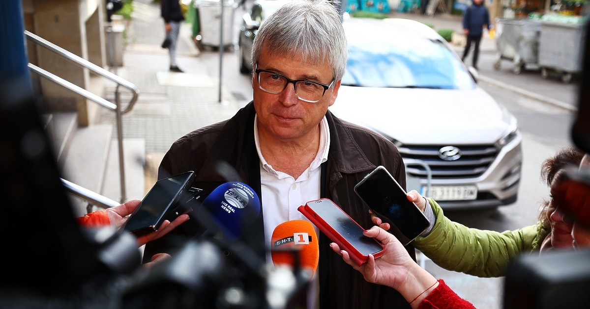 Станимир Михайлов днес все пак е бил вписан като управител