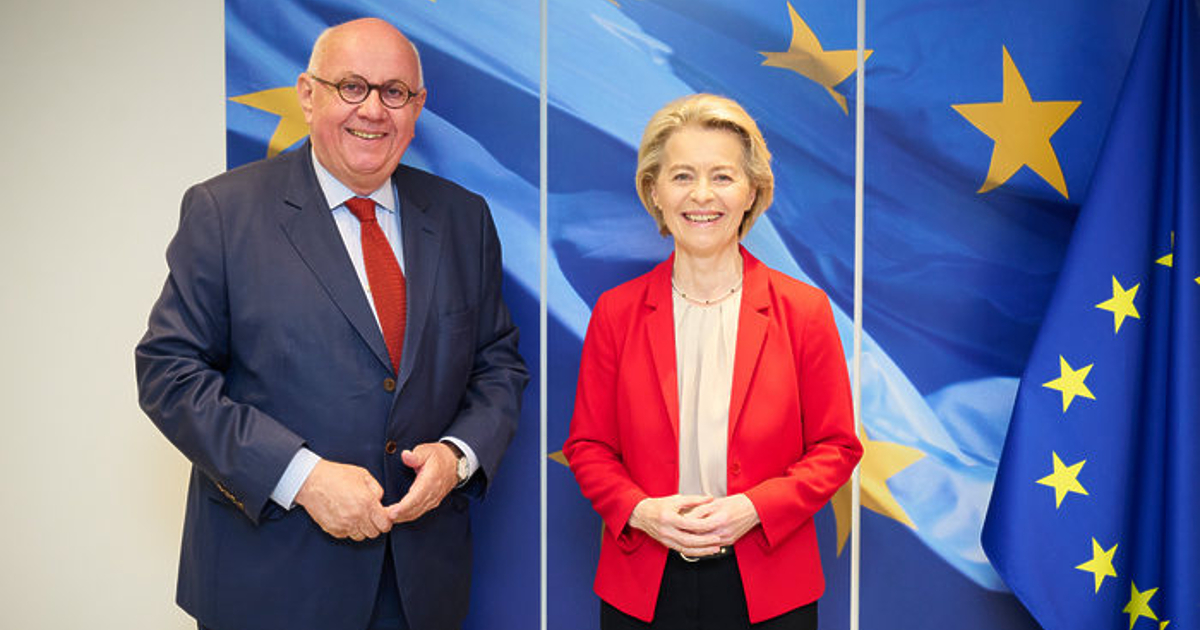 Проф. Петер Щрошнайдер – германски специалист по Средновековието, е правилният