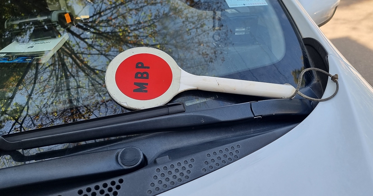 Рано тази сутрин автокрадец е блъснал полицай при опит да