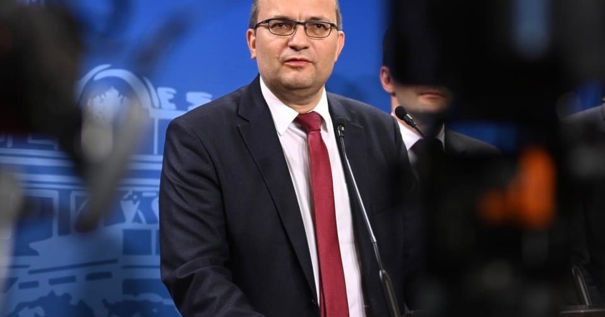 Преди петнайсетина години някои го наричаха “втурнат младеж. Днес той